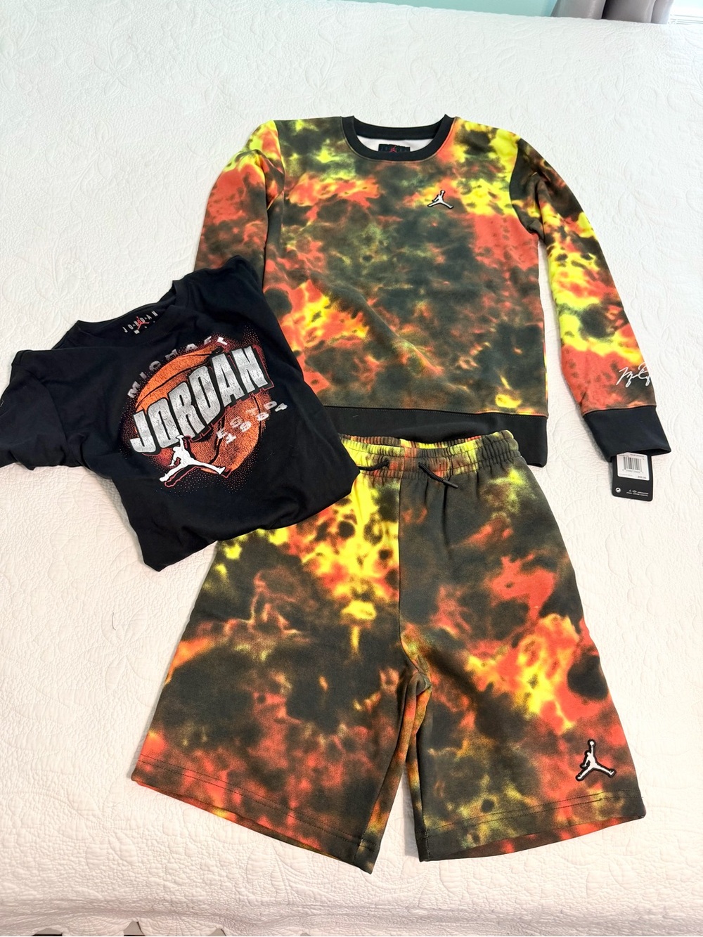 NWT Nike Jordan Boys Large YL Orange Black Fleece Shorts Set Sweatshirt Tee